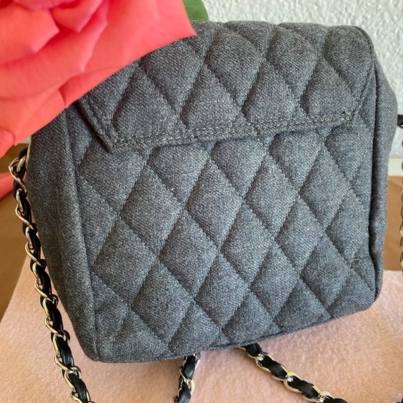 NEIMAN MARCUS VINTAGE GRAY QUILTED SHOULDER OR CR0SSBODY BAG - Picture 2 of 8